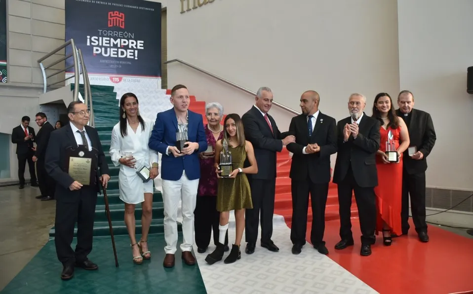 Ciudadanía distinguida 2022, entre ellos participante de FIRST Robotics